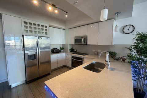 Снять в аренду кондоминиум в Майами, Флорида 1 спальня, 62.62м2, № 1970799 - фото 2