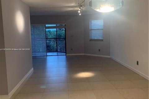 Copropriété à vendre à Weston, Floride: 3 chambres, 158.58 m2 № 1979775 - photo 15