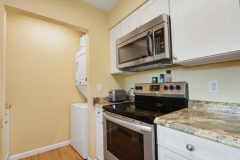 House in Stuart, Florida 2 bedrooms, 91.04 sq.m. № 2391829 - photo 6