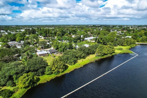 House in Stuart, Florida 2 bedrooms, 91.04 sq.m. № 2391829 - photo 30