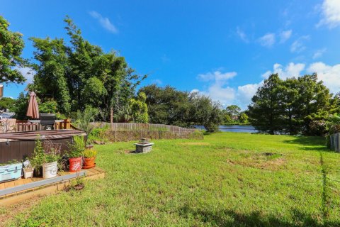 House in Stuart, Florida 2 bedrooms, 91.04 sq.m. № 2391829 - photo 29