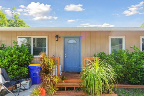 House in Stuart, Florida 2 bedrooms, 91.04 sq.m. № 2391829 - photo 2