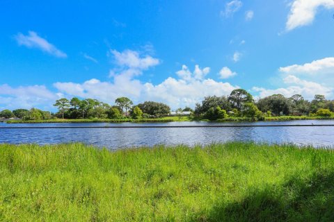 House in Stuart, Florida 2 bedrooms, 91.04 sq.m. № 2391829 - photo 17