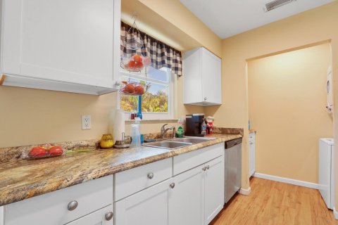 House in Stuart, Florida 2 bedrooms, 91.04 sq.m. № 2391829 - photo 7