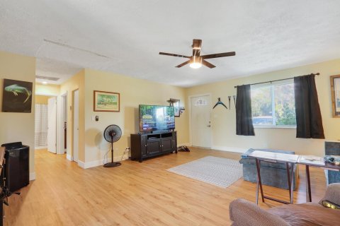House in Stuart, Florida 2 bedrooms, 91.04 sq.m. № 2391829 - photo 10