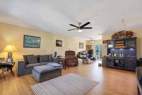 House in Stuart, Florida 2 bedrooms, 91.04 sq.m. № 2391829 - photo 13