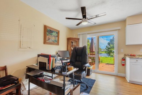 House in Stuart, Florida 2 bedrooms, 91.04 sq.m. № 2391829 - photo 15