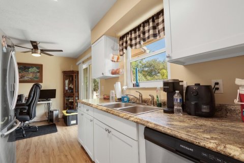House in Stuart, Florida 2 bedrooms, 91.04 sq.m. № 2391829 - photo 9