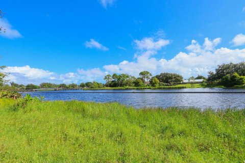 House in Stuart, Florida 2 bedrooms, 91.04 sq.m. № 2391829 - photo 16