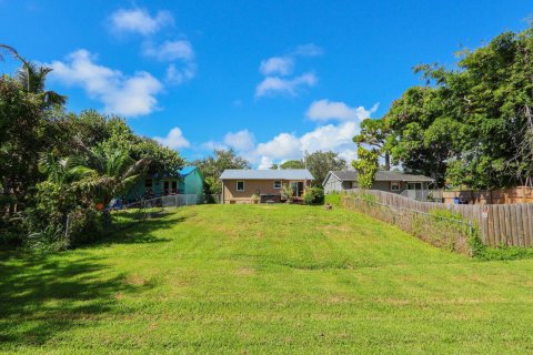 House in Stuart, Florida 2 bedrooms, 91.04 sq.m. № 2391829 - photo 3