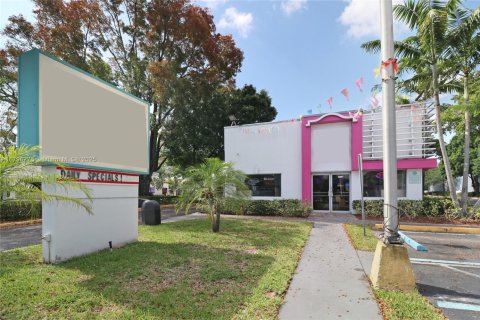 Commercial property in Pompano Beach, Florida № 1861128 - photo 7