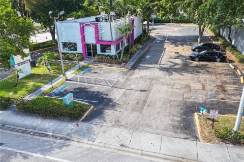 Commercial property in Pompano Beach, Florida № 1861128 - photo 4