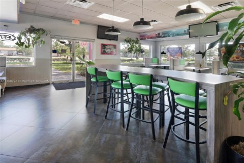 Commercial property in Pompano Beach, Florida № 1861128 - photo 14