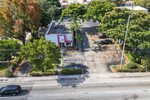 Commercial property in Pompano Beach, Florida № 1861128 - photo 1