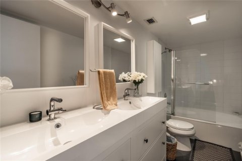 Condominio en venta en Pompano Beach, Florida, 2 dormitorios, 129.97 m2 № 2260498 - foto 3