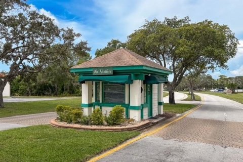 House in Weeki Wachee, Florida 2 bedrooms, 158.68 sq.m. № 1899394 - photo 3