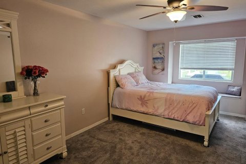 House in Weeki Wachee, Florida 2 bedrooms, 158.68 sq.m. № 1899394 - photo 13