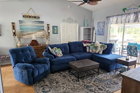 House in Weeki Wachee, Florida 2 bedrooms, 158.68 sq.m. № 1899394 - photo 7