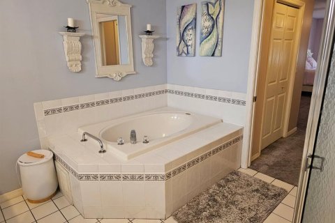 House in Weeki Wachee, Florida 2 bedrooms, 158.68 sq.m. № 1899394 - photo 15