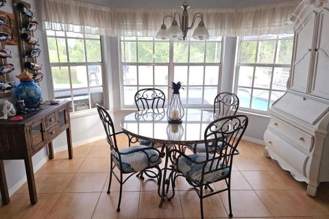 House in Weeki Wachee, Florida 2 bedrooms, 158.68 sq.m. № 1899394 - photo 11