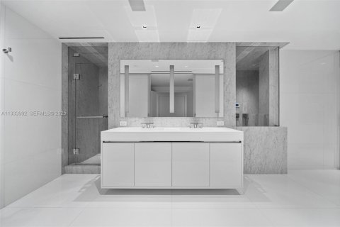 Condominio en venta en Bal Harbour, Florida, 3 dormitorios, 300.07 m2 № 1993295 - foto 19