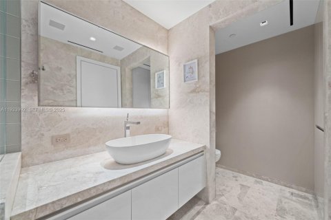 Condominio en venta en Bal Harbour, Florida, 3 dormitorios, 300.07 m2 № 1993295 - foto 30