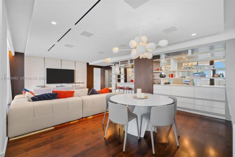 Condominio en venta en Bal Harbour, Florida, 3 dormitorios, 300.07 m2 № 1993295 - foto 3