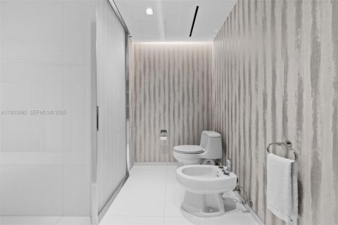 Condominio en venta en Bal Harbour, Florida, 3 dormitorios, 300.07 m2 № 1993295 - foto 23