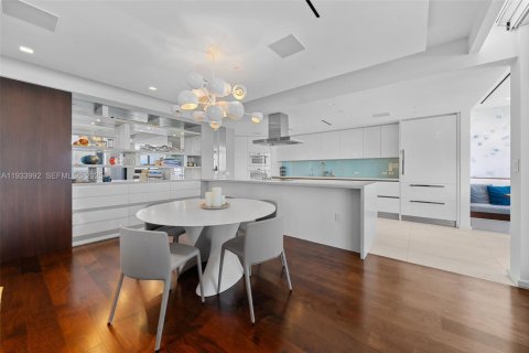 Condominio en venta en Bal Harbour, Florida, 3 dormitorios, 300.07 m2 № 1993295 - foto 8