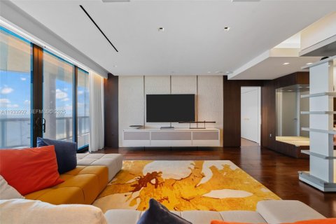 Condominio en venta en Bal Harbour, Florida, 3 dormitorios, 300.07 m2 № 1993295 - foto 2