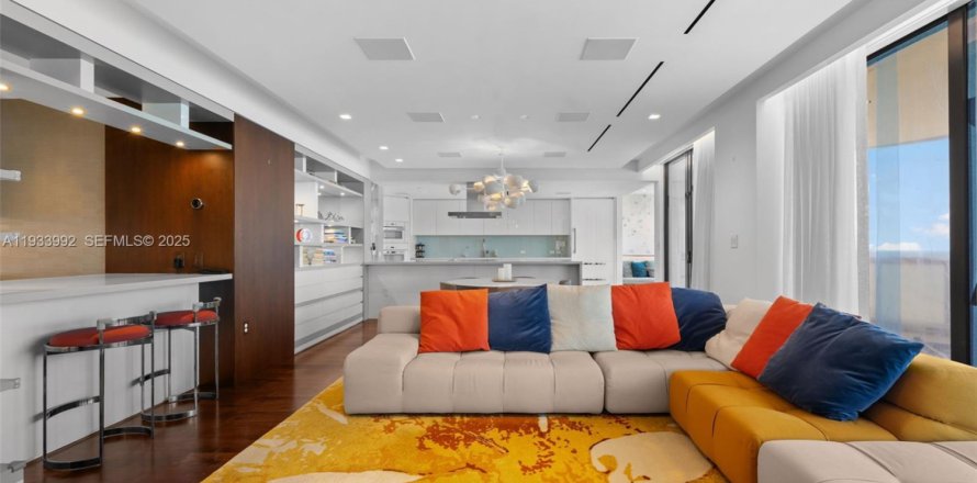 Condominio en Bal Harbour, Florida, 3 dormitorios  № 1993295