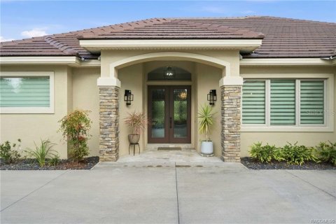 House in Lecanto, Florida 3 bedrooms, 236.9 sq.m. № 2121271 - photo 2