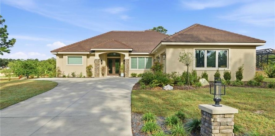 House in Lecanto, Florida 3 bedrooms, 236.9 sq.m. № 2121271