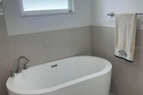 House in Weeki Wachee, Florida 3 bedrooms, 171.22 sq.m. № 1855545 - photo 3