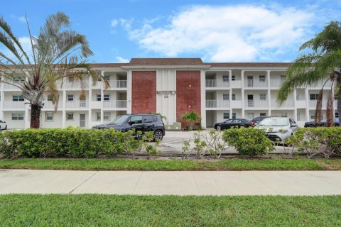 Copropriété à vendre à North Palm Beach, Floride: 2 chambres, 86.96 m2 № 1229135 - photo 1