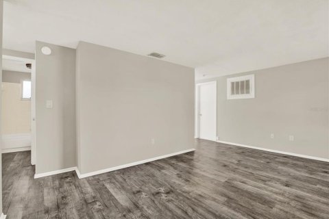 Casa en venta en Port Richey, Florida, 2 dormitorios, 71.35 m2 № 1909557 - foto 4