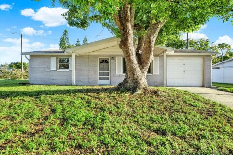 Casa en venta en Port Richey, Florida, 2 dormitorios, 71.35 m2 № 1909557 - foto 1
