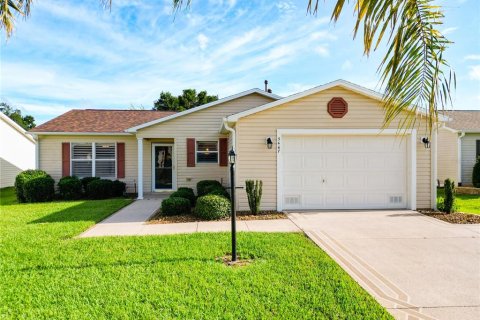 House in The Villages, Florida 3 bedrooms, 115.2 sq.m. № 1879084 - photo 1