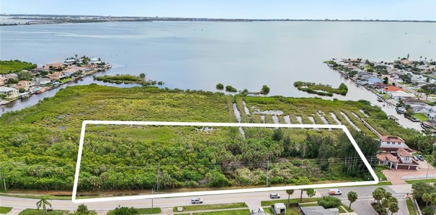 Land in Merrit Island, Florida № 1905933
