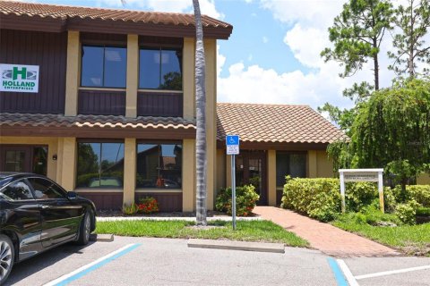 Commercial property in Sarasota, Florida 59.18 sq.m. № 1791658 - photo 2