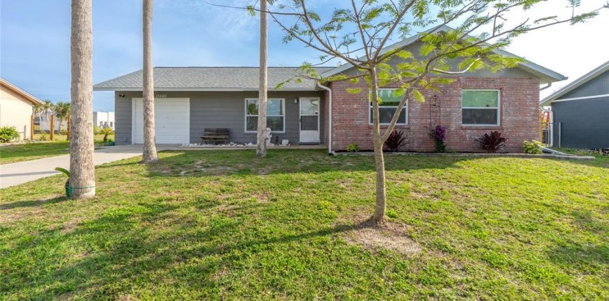 House in Port Charlotte, Florida 3 bedrooms, 132.57 sq.m. № 1648167