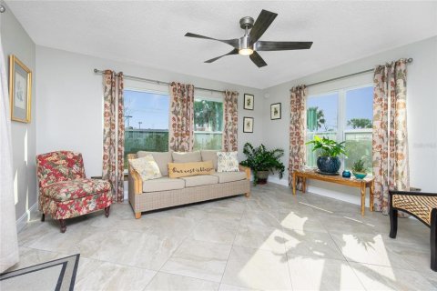 House in Port Charlotte, Florida 3 bedrooms, 132.57 sq.m. № 1648167 - photo 18