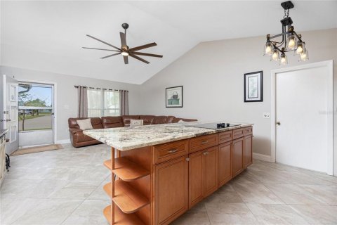 House in Port Charlotte, Florida 3 bedrooms, 132.57 sq.m. № 1648167 - photo 11