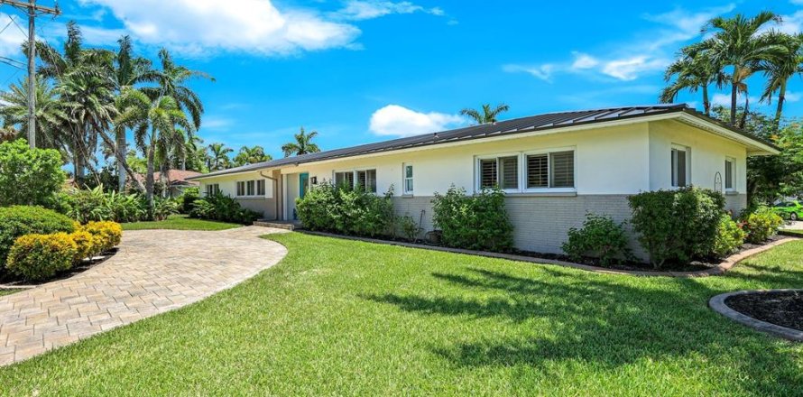 House in Cape Coral, Florida 4 bedrooms, 295.62 sq.m. № 1873172
