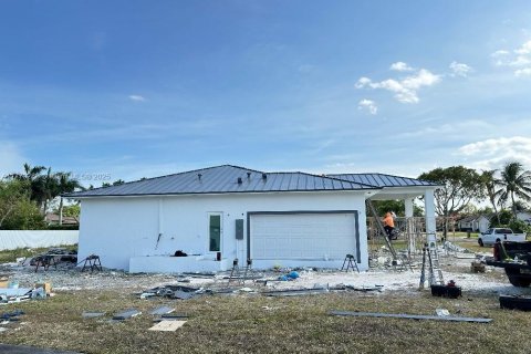 House in Miami, Florida 4 bedrooms № 1699480 - photo 3