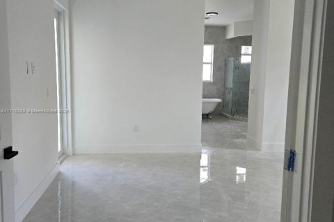 House in Miami, Florida 4 bedrooms № 1699480 - photo 15
