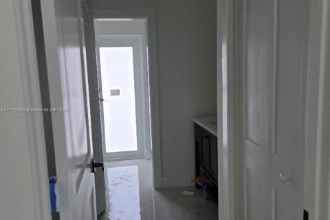 House in Miami, Florida 4 bedrooms № 1699480 - photo 10