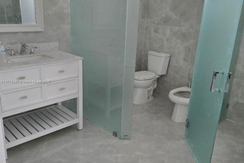 House in Miami, Florida 4 bedrooms № 1699480 - photo 8
