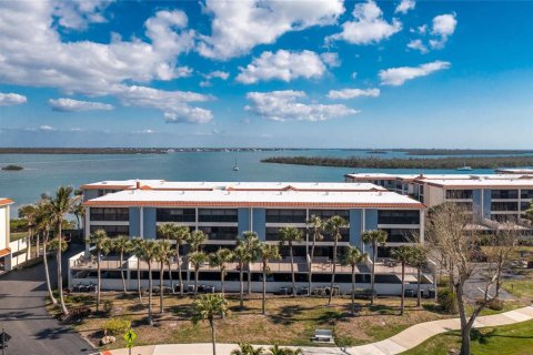 Copropriété à vendre à Englewood, Floride: 3 chambres, 137.96 m2 № 1532951 - photo 1