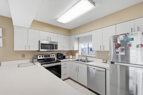 Condominio en venta en Port St. Lucie, Florida, 2 dormitorios, 88.07 m2 № 2190243 - foto 11